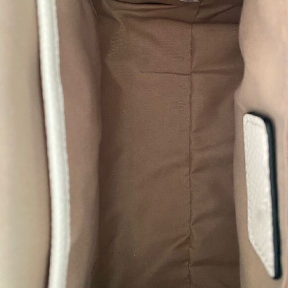 👜DIOPHY WHITE HANDBAG/PURSE w/white and pearl flower charm.  Adjustable strap. - Picture 10 of 11